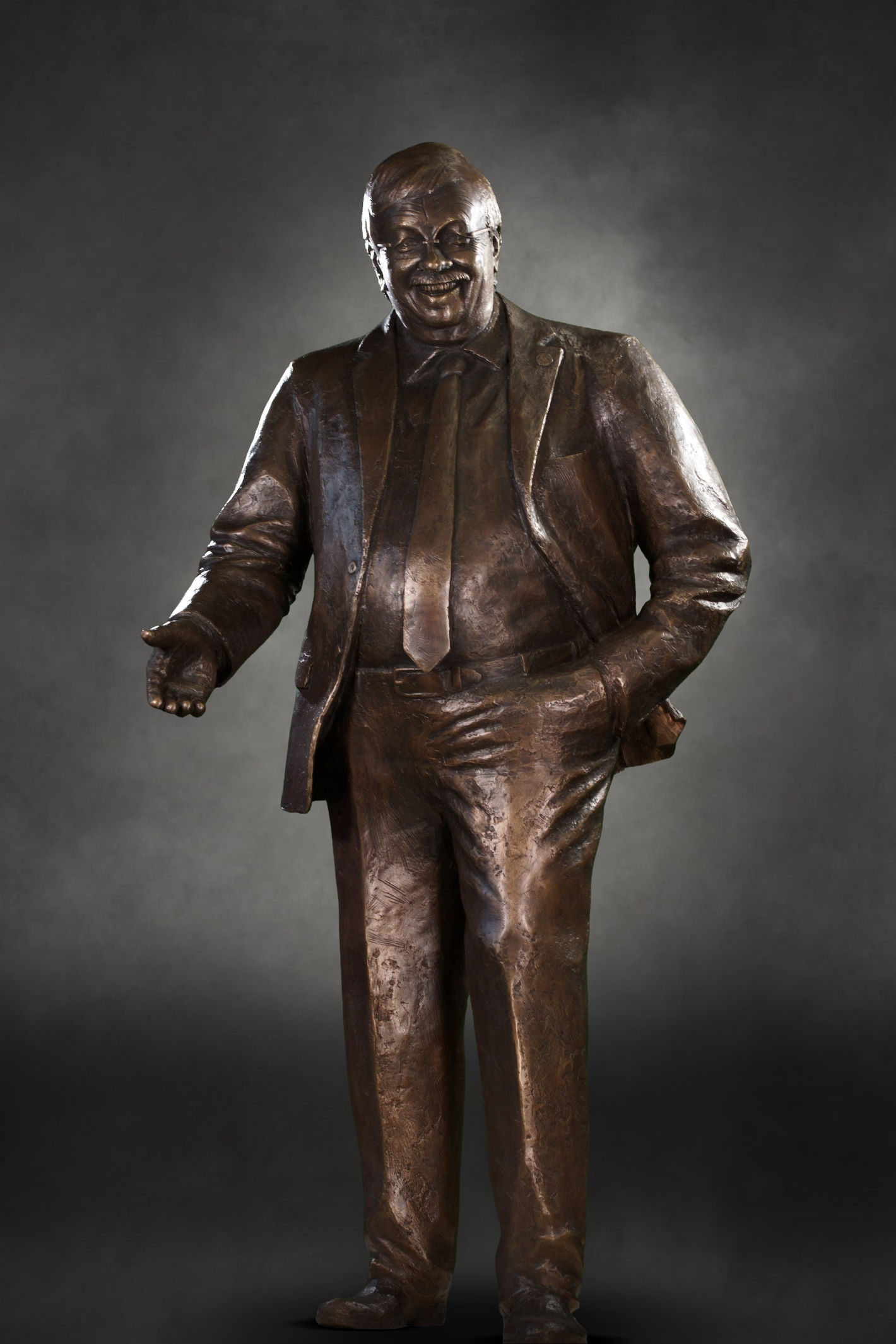 Die Bronzestatue des Walter Lübcke Memorials