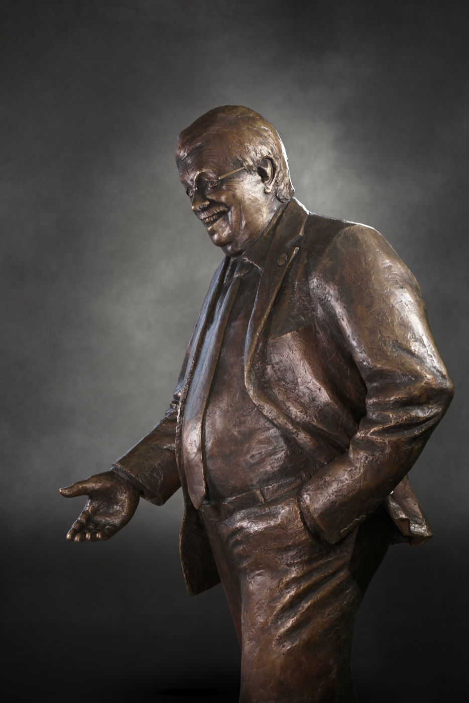 Die Bronzestatue des Walter Lübcke Memorials