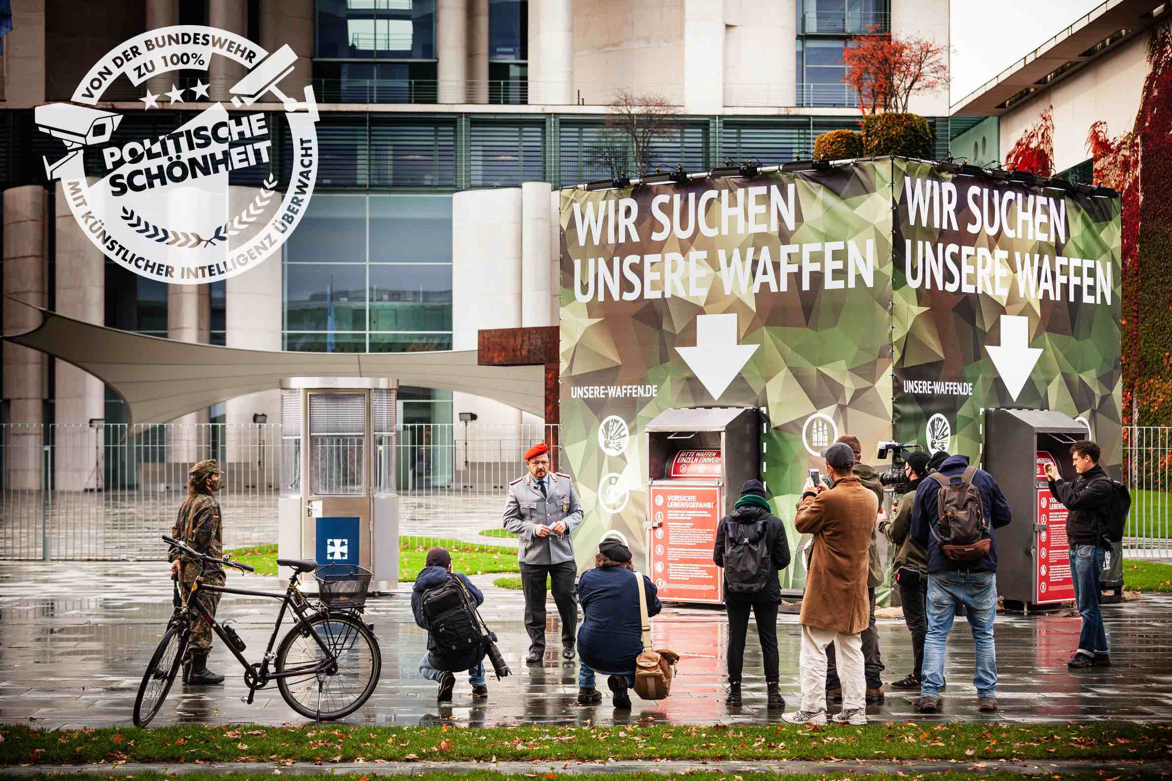 Aktionskunst: Wo sind unsere Waffen? Bundeswehr überwacht Zentrum für Politische Schönheit