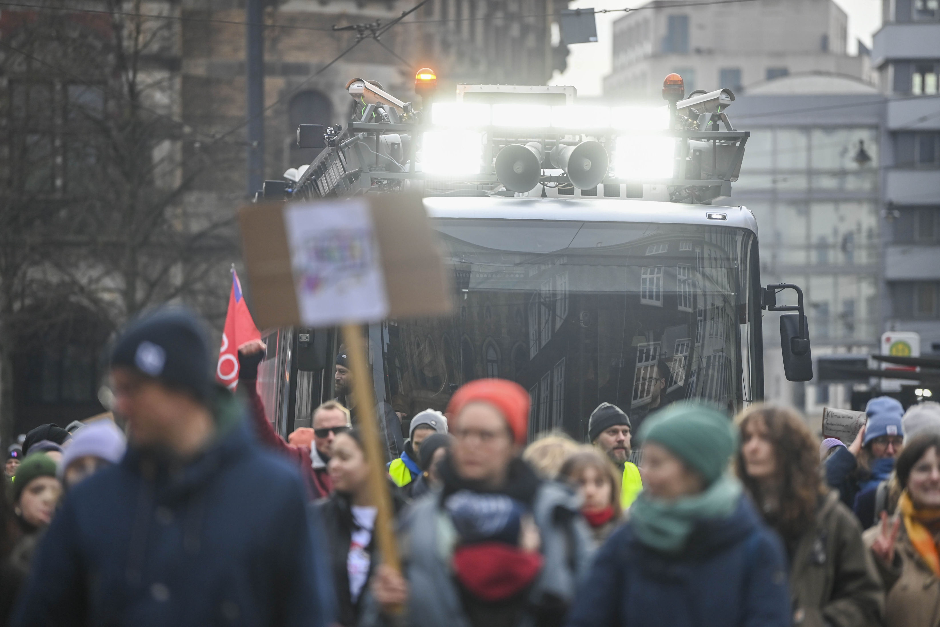 Der Adenauer SRP+ in Riesa auf der Demo gegen den AfD Parteitag, AfD Verbot
