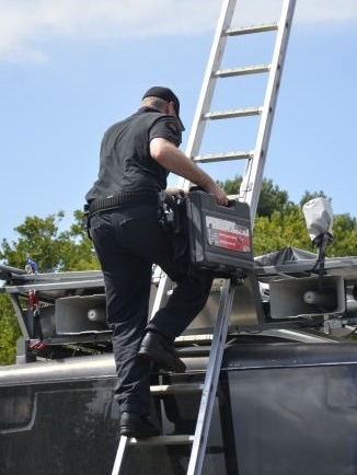 Aktionskunst und radikaler Humanismus: Arbeitsmaterialien und Aufgaben für den Unterricht. Scholl 2017. 75 Jahre Widerstand. Schülerlandeswettbewerb Flugblattgestaltung.