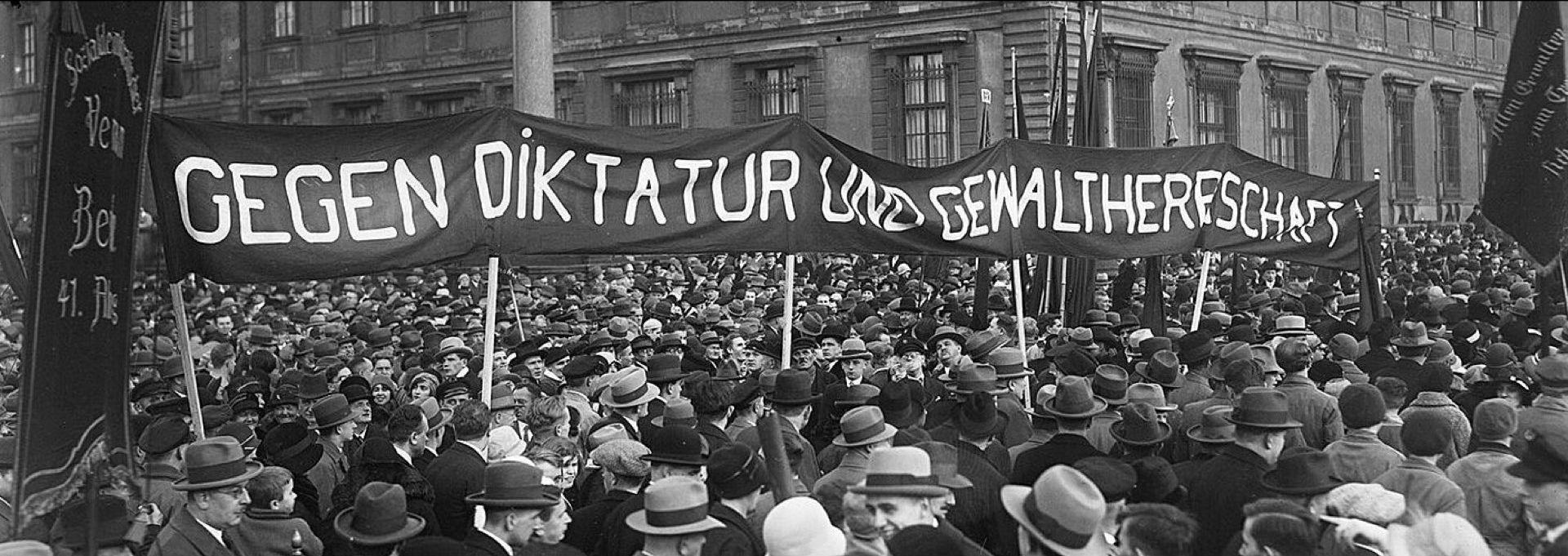 Der Nationale Geschichtsrat des Zentrums für Politische Schönheit: Bild aus der Weimarer Republik