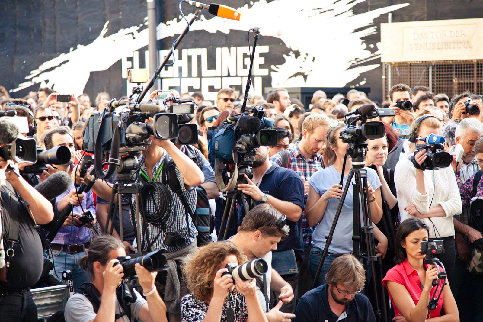 Presse des Zentrums für Politische Schönheit. Hintergrundrecherchen der Aktionen.
