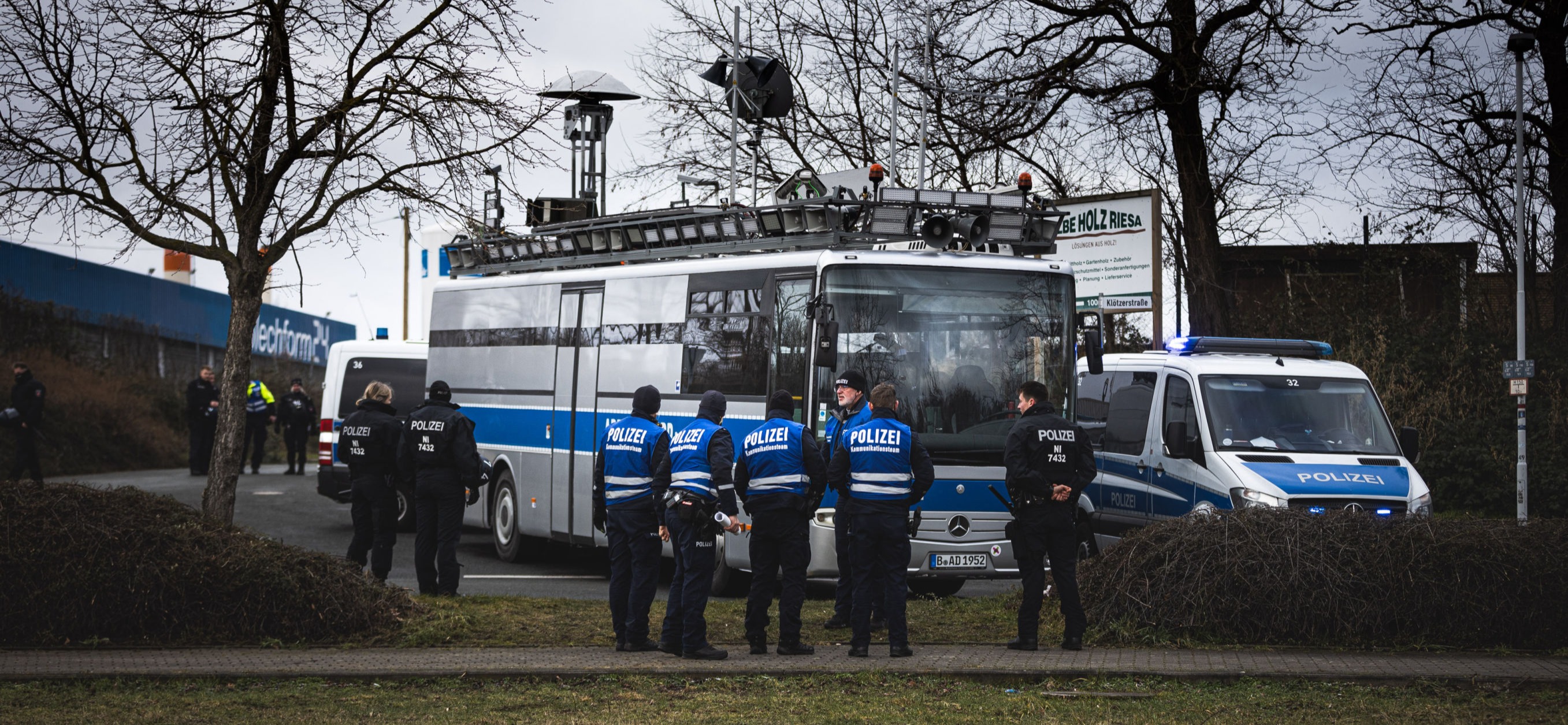 Polizei Sachsen setzt Adenauer SRP+ in Riesa fest