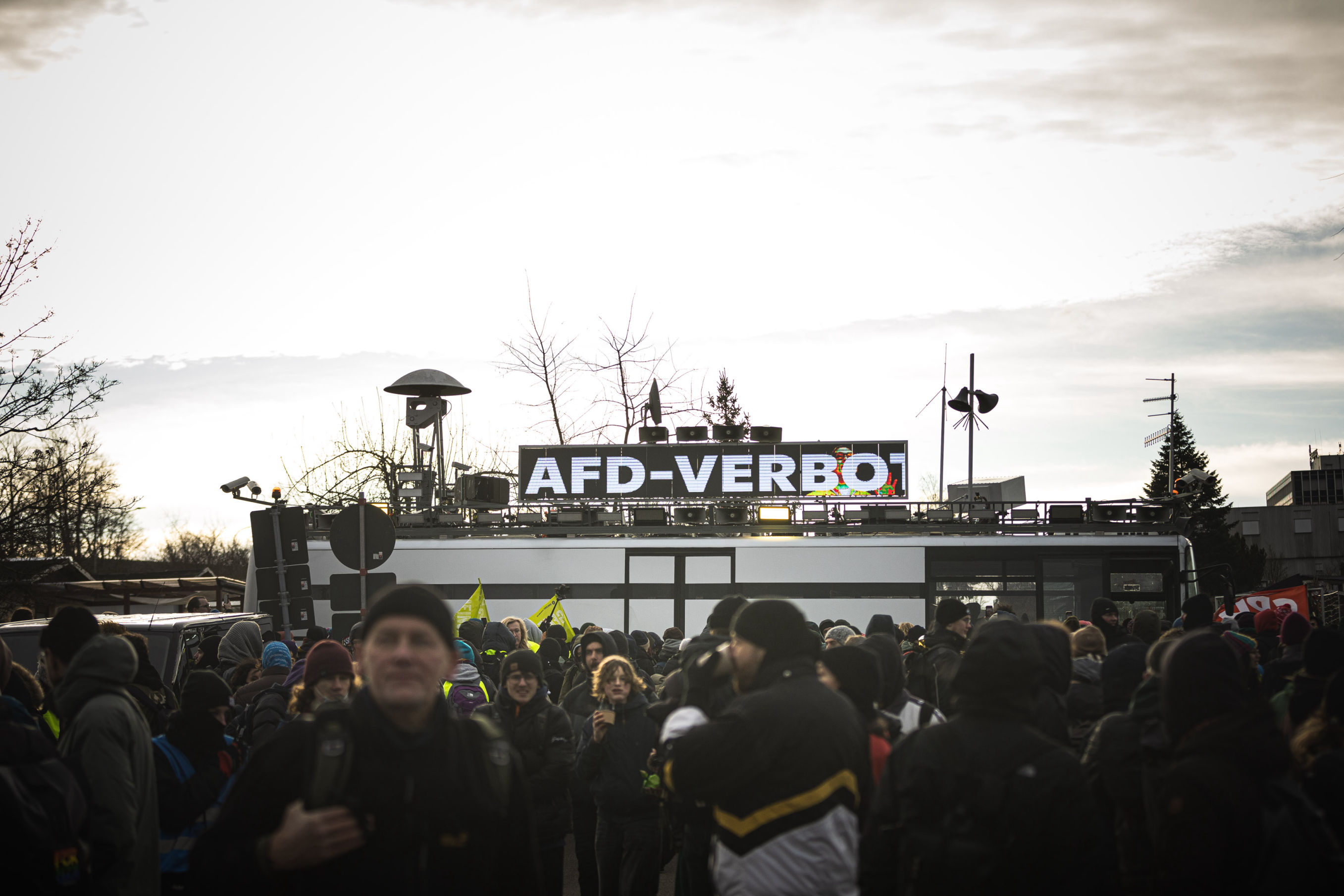 Der Adenauer SRP+ in Riesa auf der Demo gegen den AfD Parteitag, AfD Verbot wird gefordert