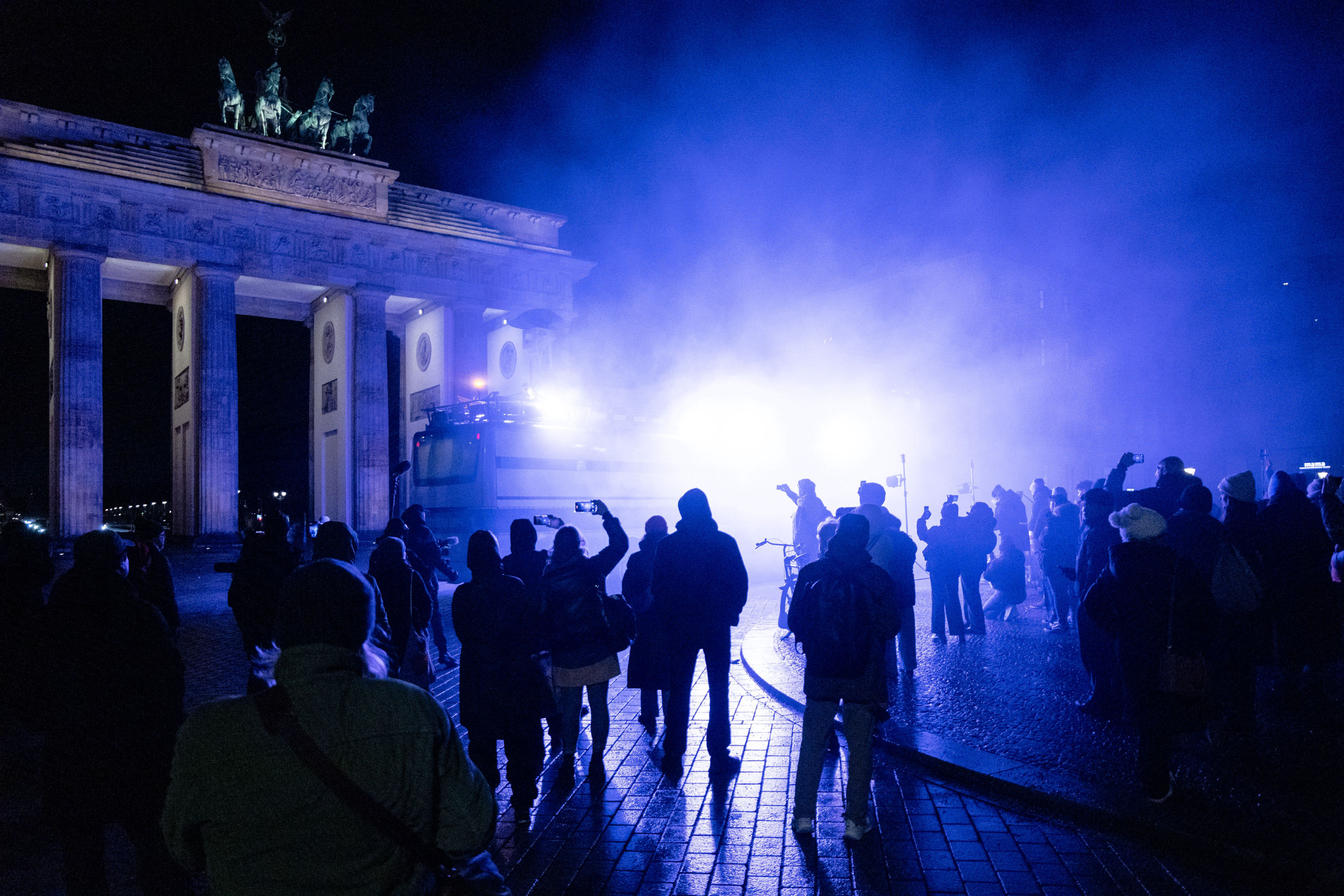 Aktionskunst des Zentrums für Politische Schönheit: Adenauer SRP+ vor dem Brandenburger Tor