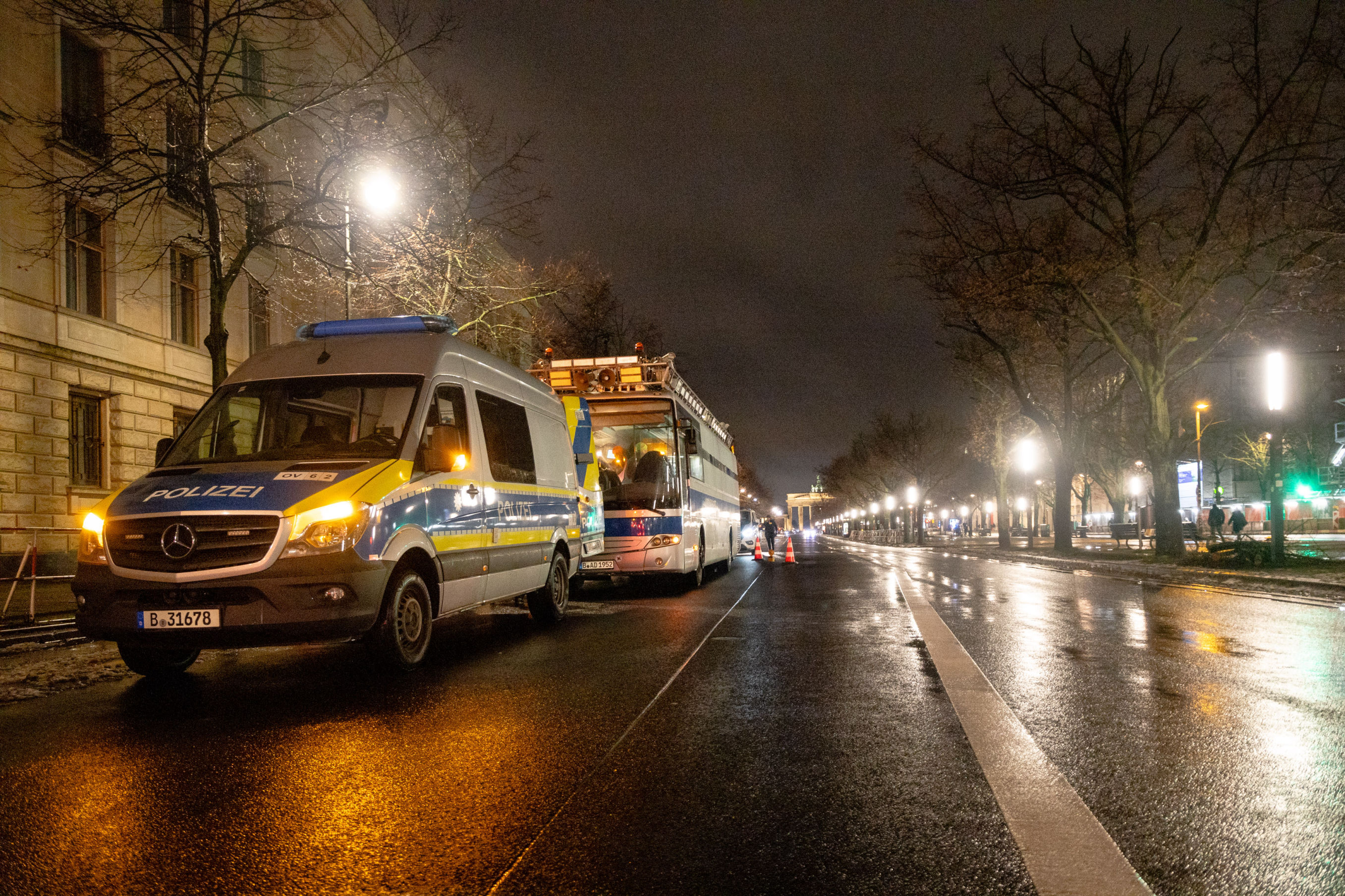 Die Berliner Polizei untersucht den Adenauer SRP+