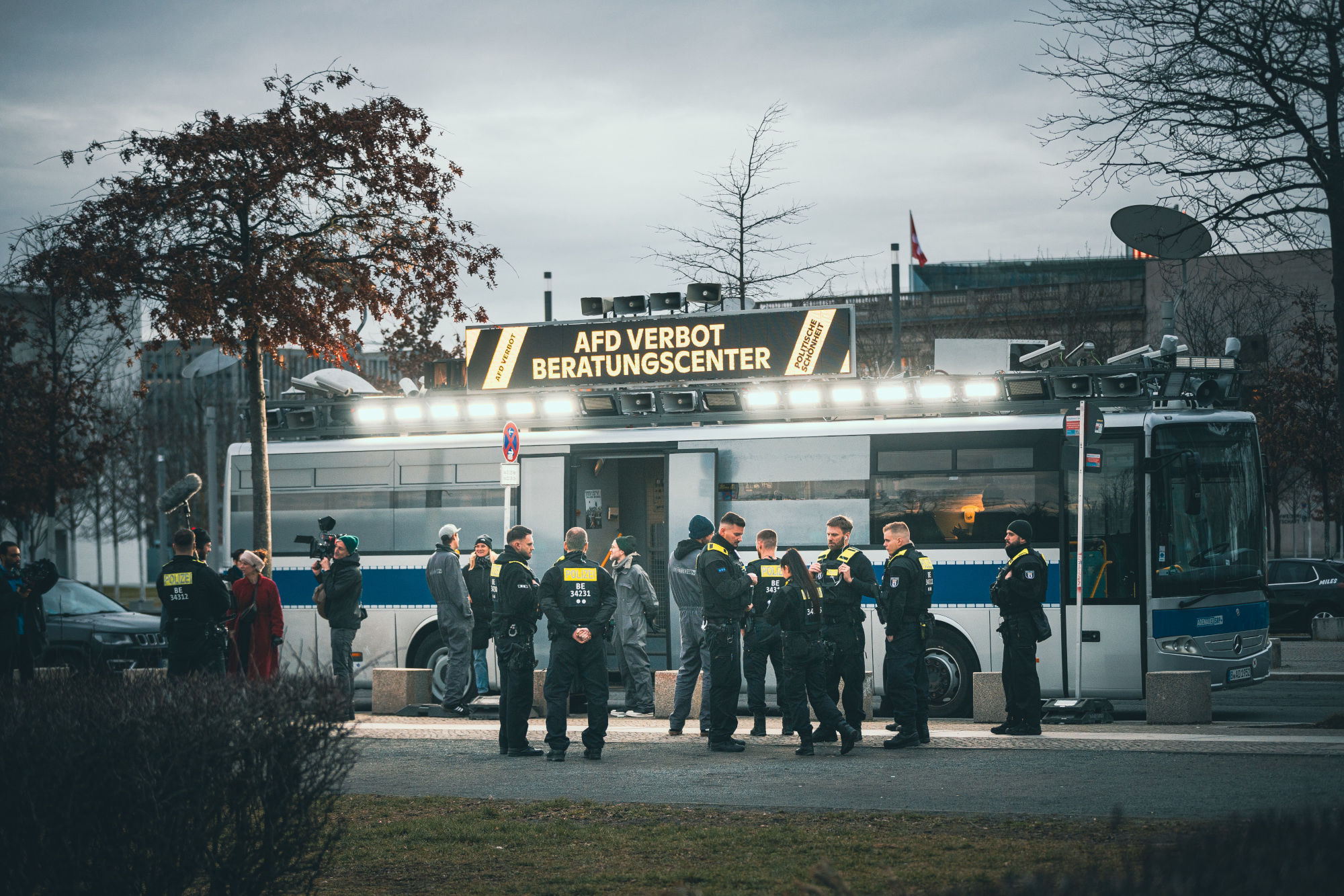 Adenauer SRP+ vor Bundestag