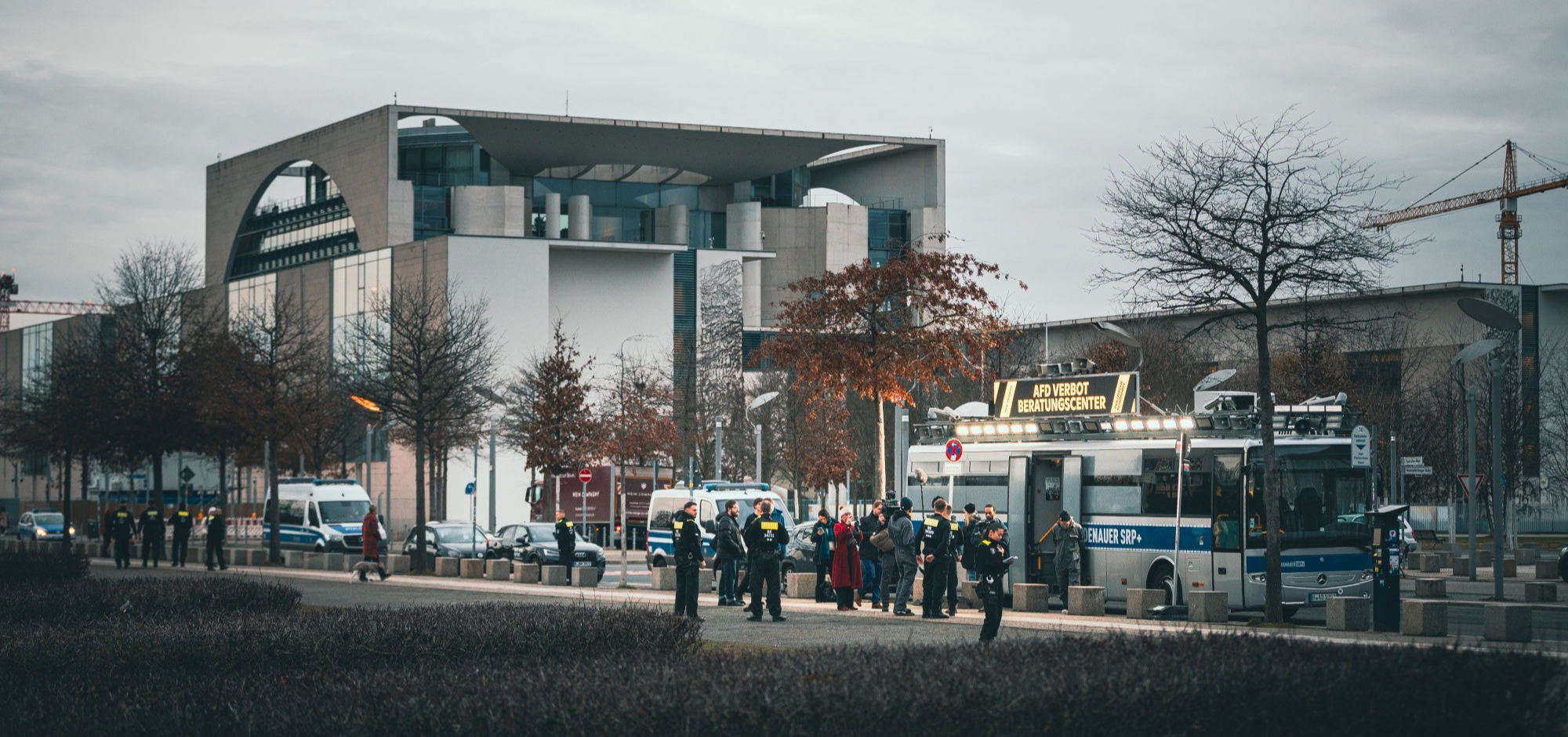 Adenauer SRP+ vor Bundestag