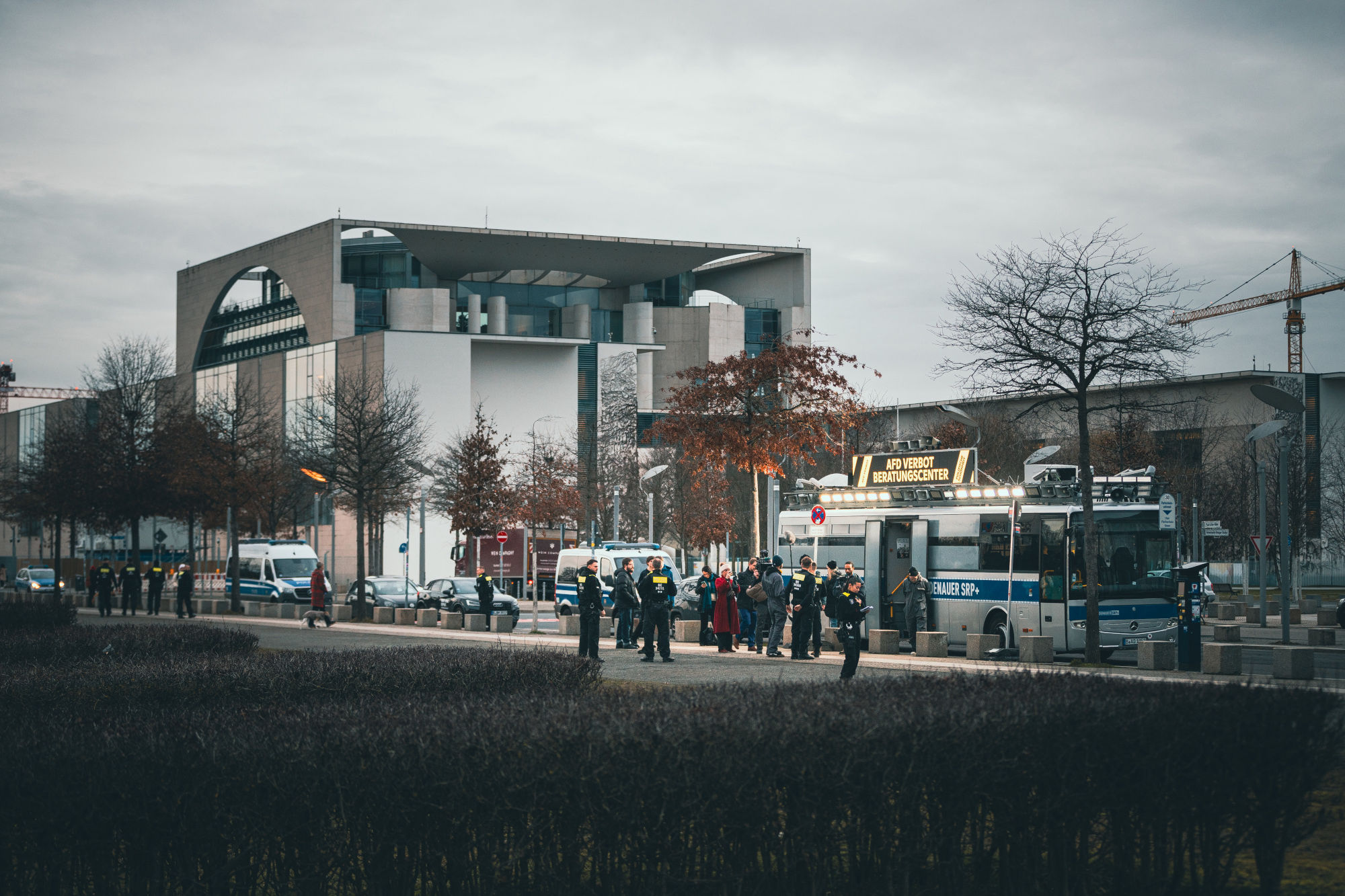 Adenauer SRP+ vor Bundestag